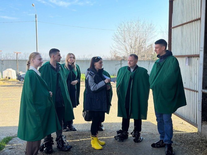 Питерская делегация на ферме