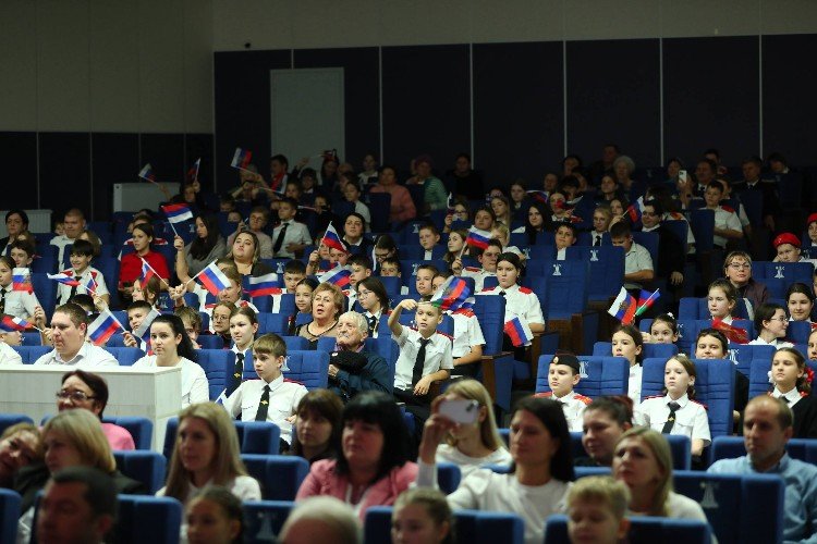 Зрители в ДК в станице Некрасовской