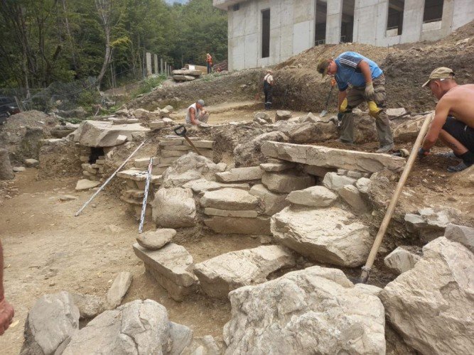 Раскопки археологической экспедиции