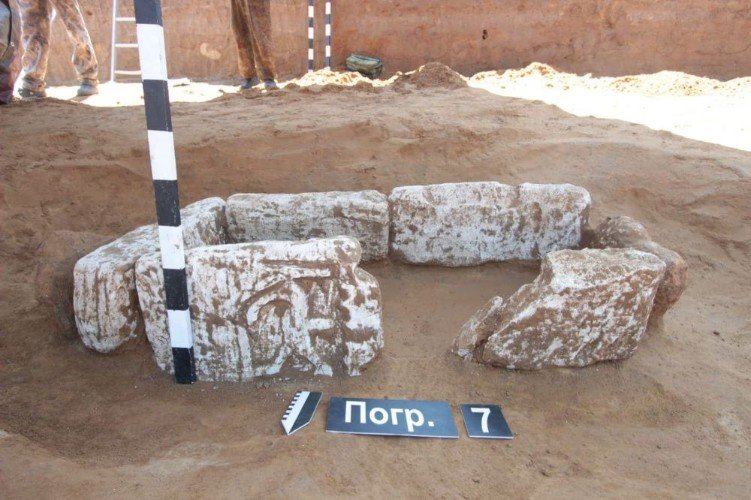 Погребальный памятник