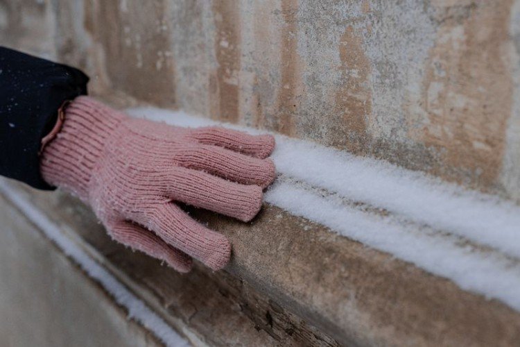 Рука в перчатке