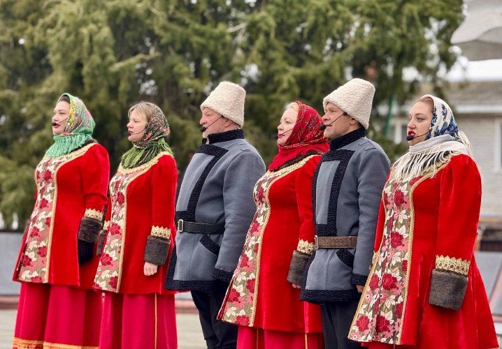 На мемориале «Вечный Огонь» в Усть-Лабинске