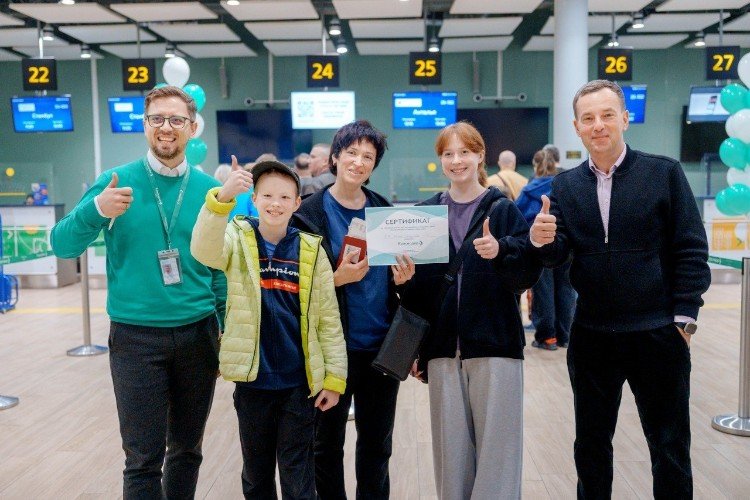 Люди в зале