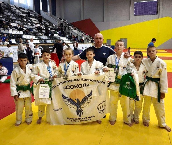 Спортсмены ЦСЕ «Сокол»