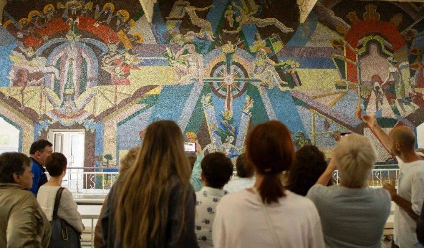 Мозаичная стена на сахарном заводе «Свобода»