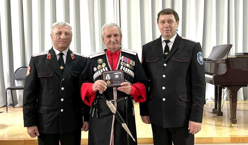 Атаман с казаками