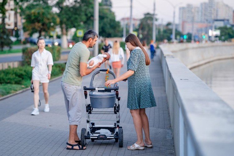 Родители с ребёнком