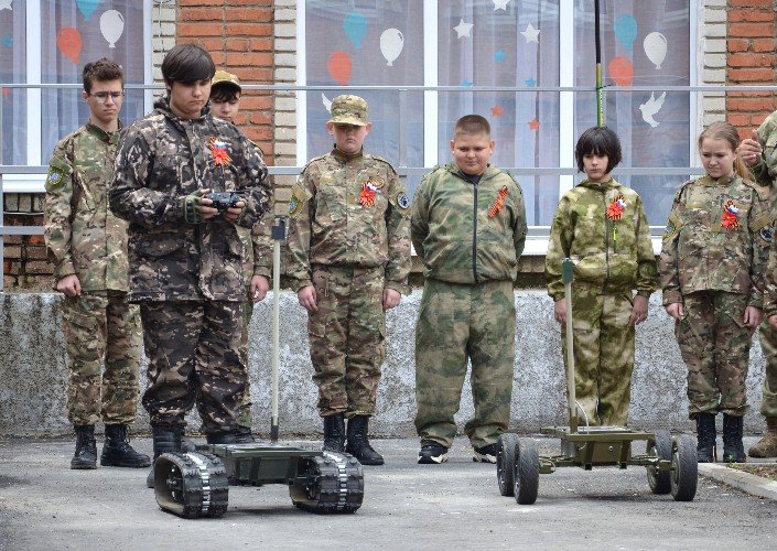 Школьник управляет БНТС