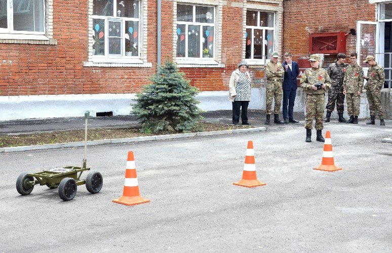 БНТС на школьном дворе