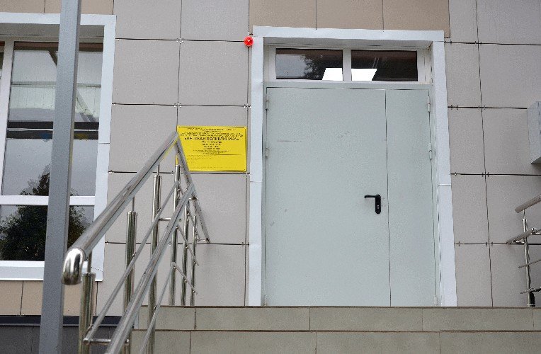 Вход в детскую поликлинику
