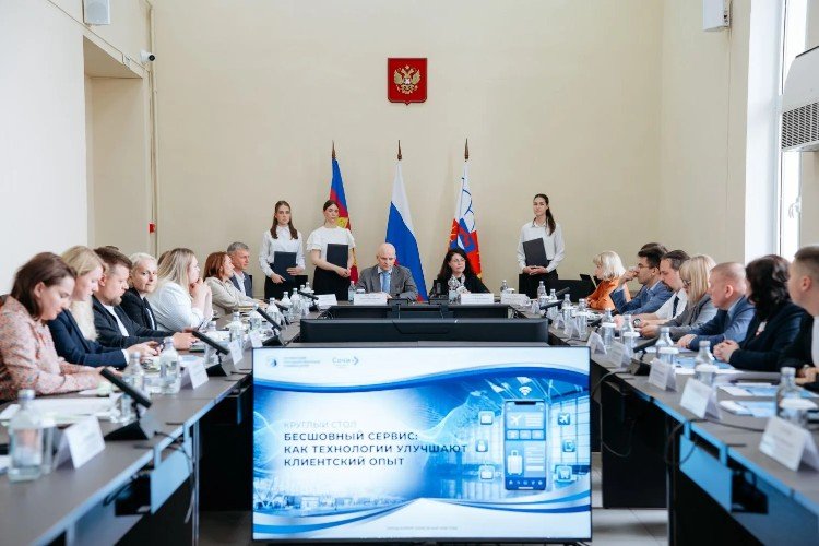 Люди в зале