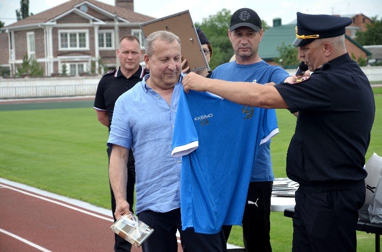 Поздравление главного тренера команды «Динамо» Бориса Цокова