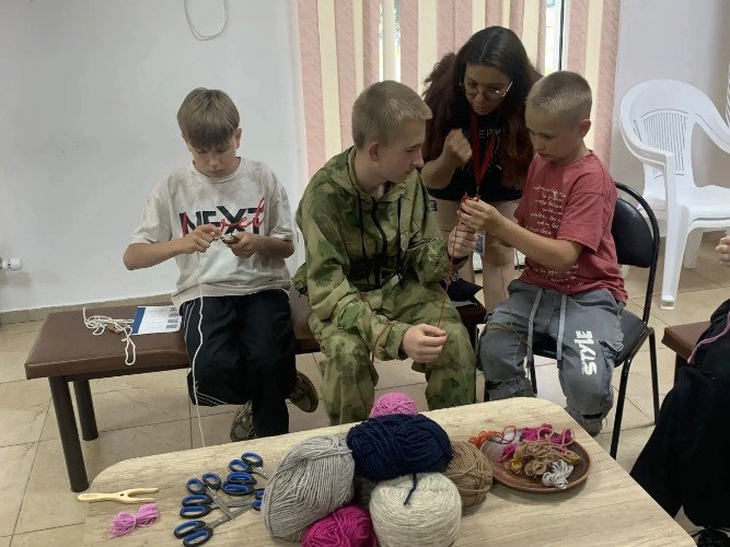Плетение из нитей