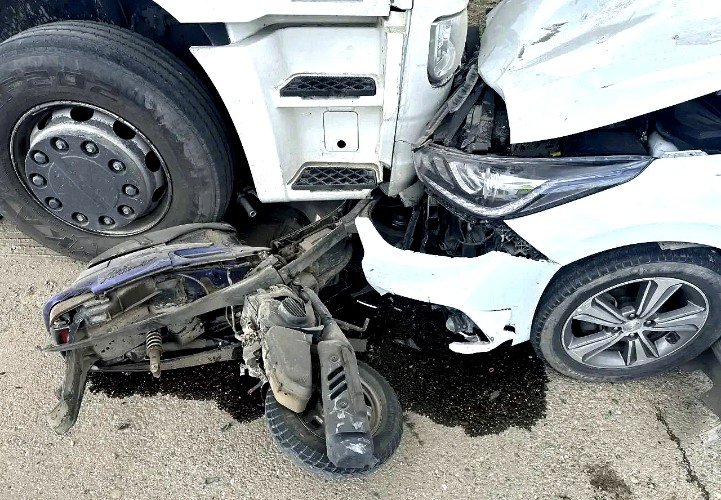 Мопед и автомобили в ДТП