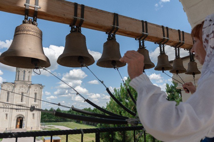 Колокольня и храм в хуторе Аргатове