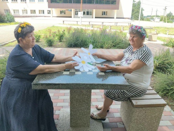 Участницы мастер-класса по изготовлению аппликации