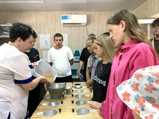 Экскурсия студентов и школьников на Кореновский элеватор