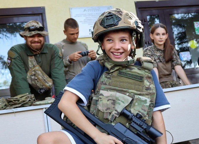 Изучение тактического снаряжения в лагере «Тополёк»