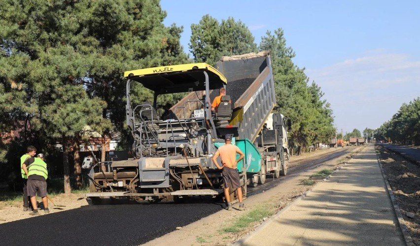 Укладка асфальта на улице Сергия Радонежского