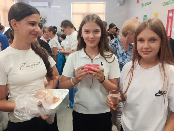 Благотворительная ярмарка в школе