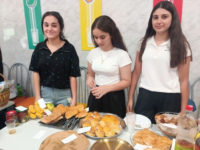 В школе станицы Восточной прошла ярмарка в поддержку СВО