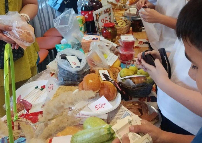 Благотворительная ярмарка в школе