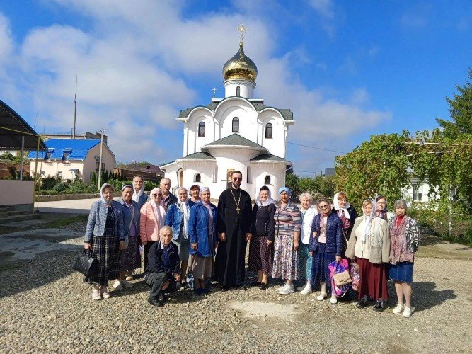 Усть-лабинские паломницы в храме г. Кореновска