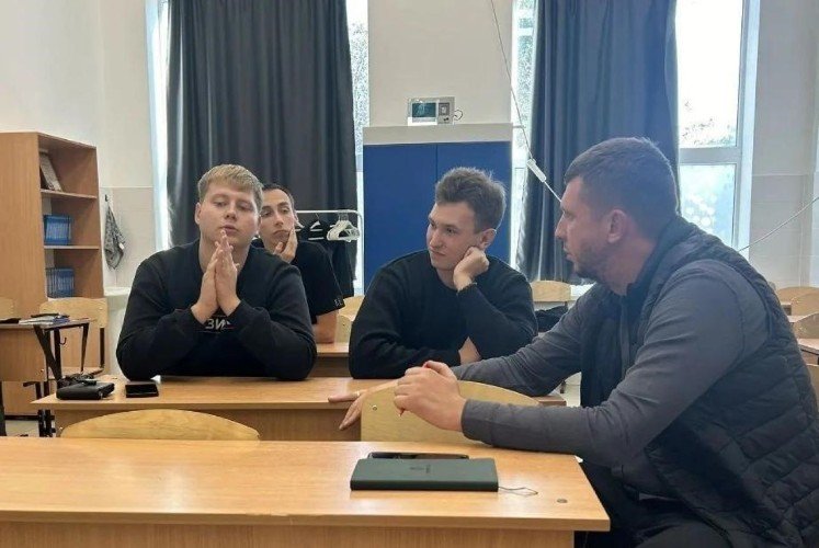 Встреча за столом