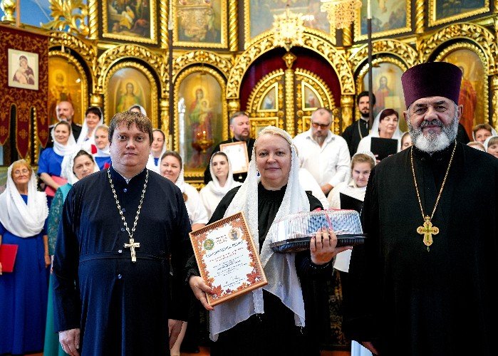 Регент с батюшками и подарками