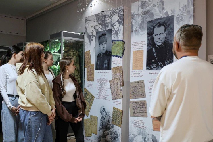 Студенты в музее