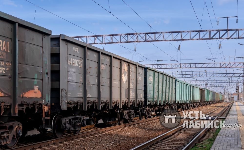 На железнодорожной станции «Ладожская» подростка, перелезавшего через вагон, ударило током