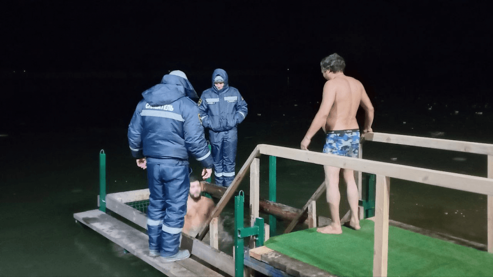 Жители Усть-Лабинска отмечают Крещение Господне