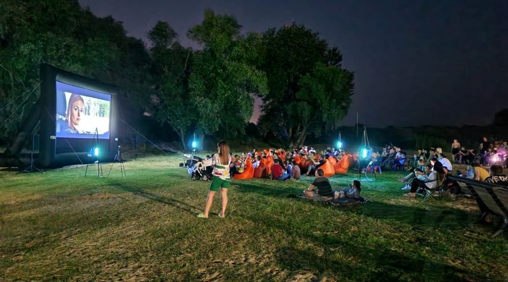 В Усть-Лабинске состоялся первый киносеанс под открытым небом