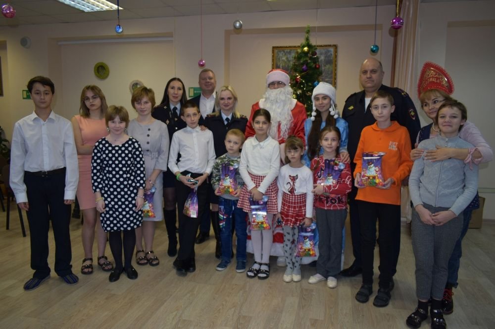 Полицейские и общественники Усть-Лабинского района присоединись к Всероссийской акции «Полицейский Дед Мороз»