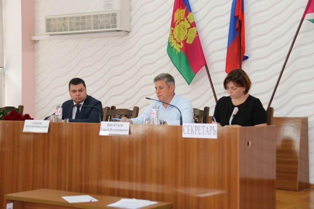 В Усть-Лабинске сессия городского совета завершилась скандалом