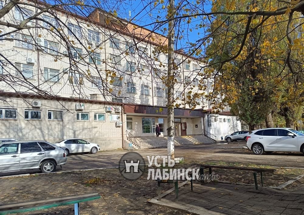 Нашествие! Пациенты и медики Усть-Лабинской ЦРБ жалуются на тараканов, и не только