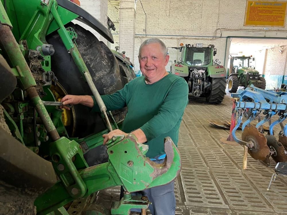 Слесарь-ремонтник Центра им. Губаря - Владимир Яковлев: «Я должен уметь все!»