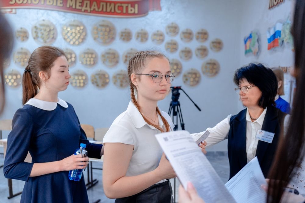 Девятиклассники Усть-Лабинска сдали экзамены по литературе, физике, географии и информатике