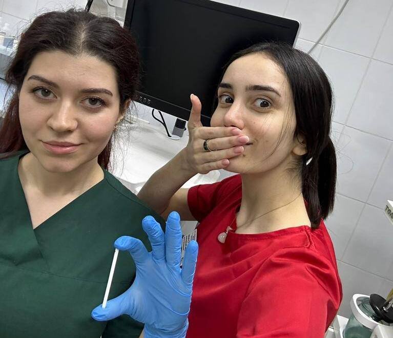 В Новороссийске врачи вытащили из кишки пациента вставшую поперек палочку от леденца