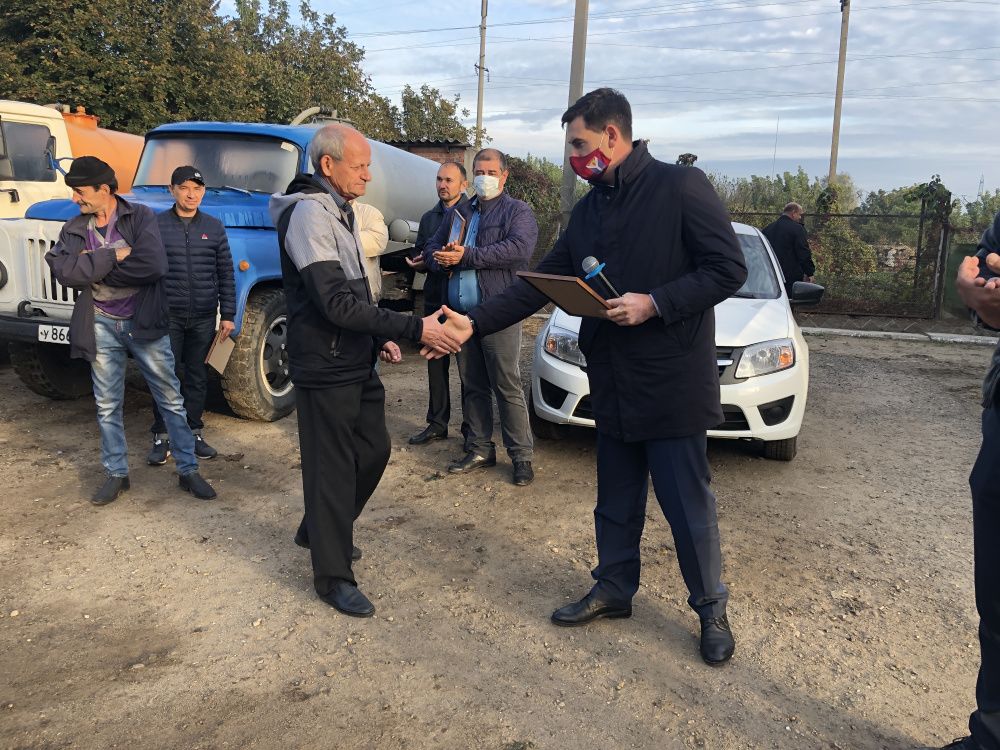 Мэр Усть-Лабинска поздравил водителей МБУ «Город» с приближающимся Днем автомобилиста