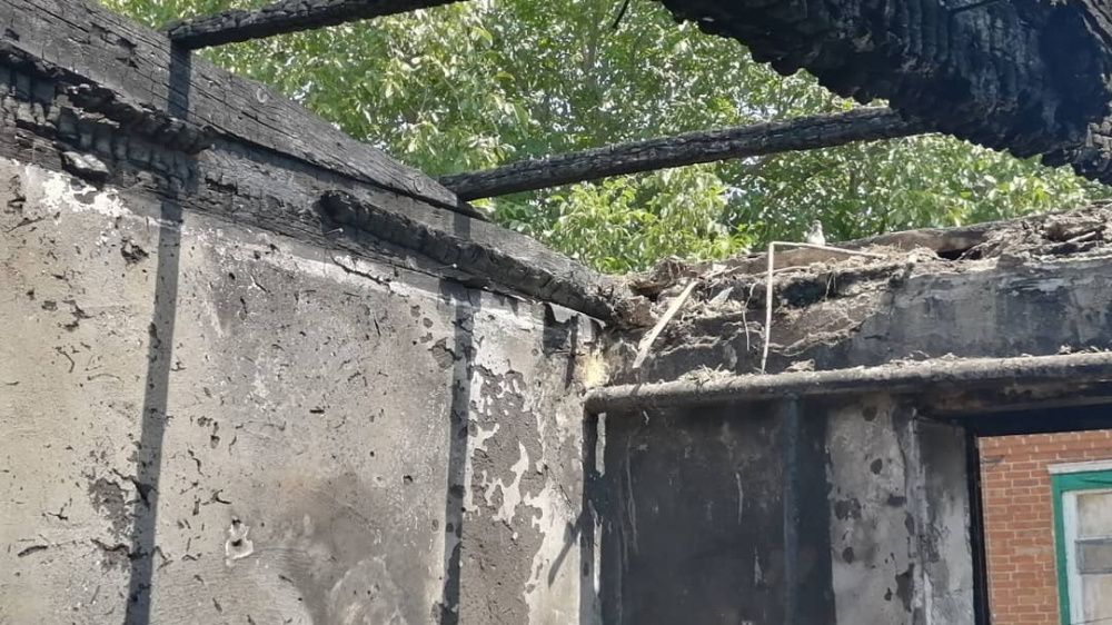 Жилой дом сгорел в Усть-Лабинске, погорельцам нужна помощь
