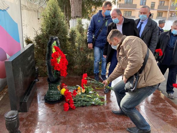 В Усть-Лабинске почтили память погибших сотрудников милиции и полиции… В Усть-Лабинске почтили память погибших сотрудников милиции и полиции…