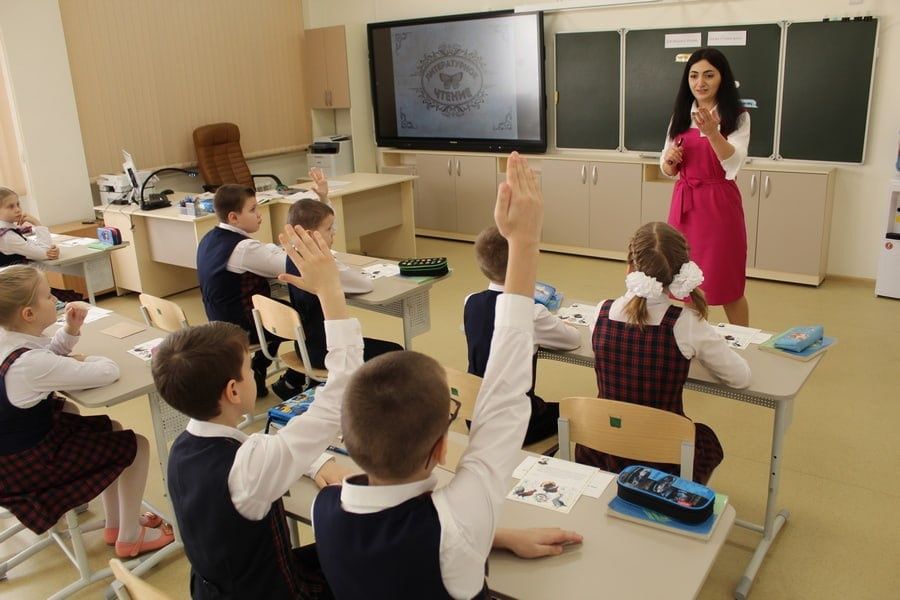 Более 1,3 тысяч учителей хотят переехать в станицы Кубани по программе «Земский учитель»