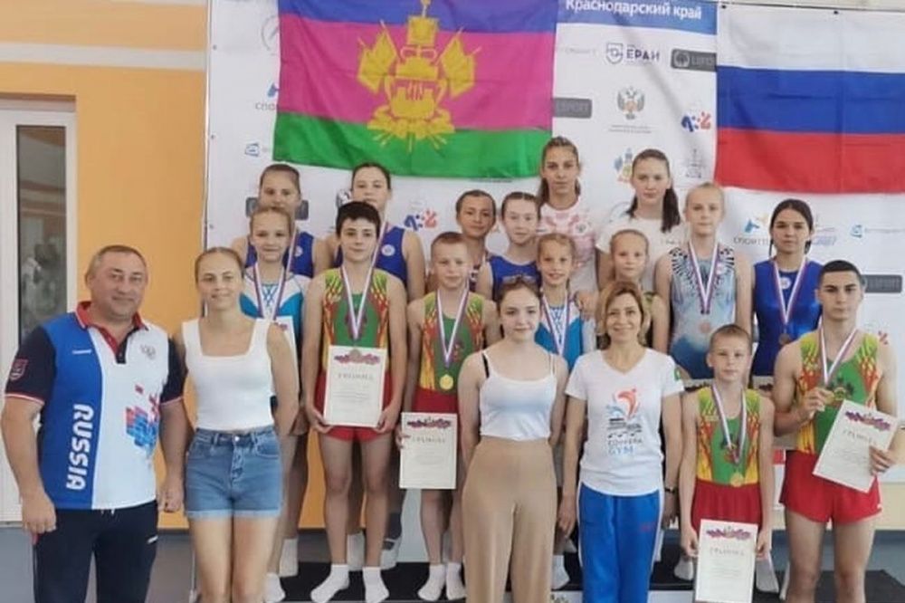 Кубанская сборная стала лучшей на первенстве по прыжкам на батуте