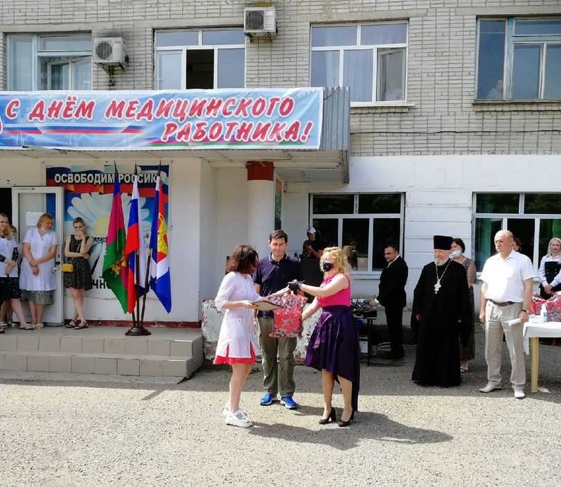 Усть-лабинских медиков поздравили с профессиональным праздником