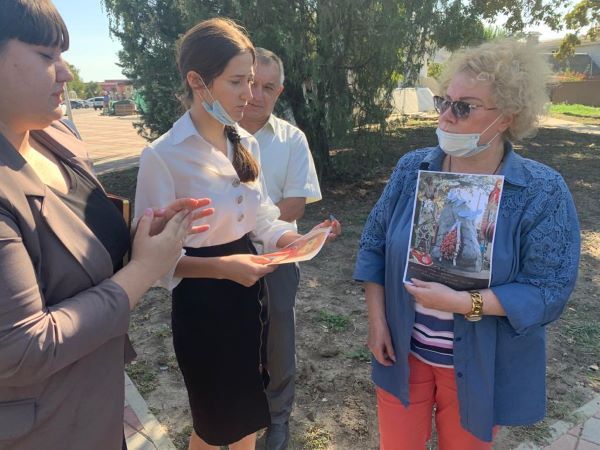 Усть-Лабинские студенты и школьники взяли шефство над памятником у Вечного Огня