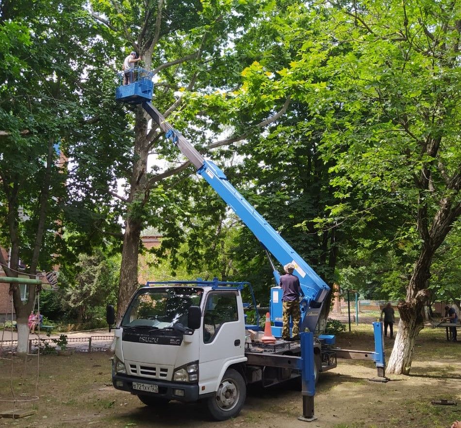 Усть-Лабинские депутаты совместно с властями и «Прогресс Агро» помогают жителям «многоквартирок»