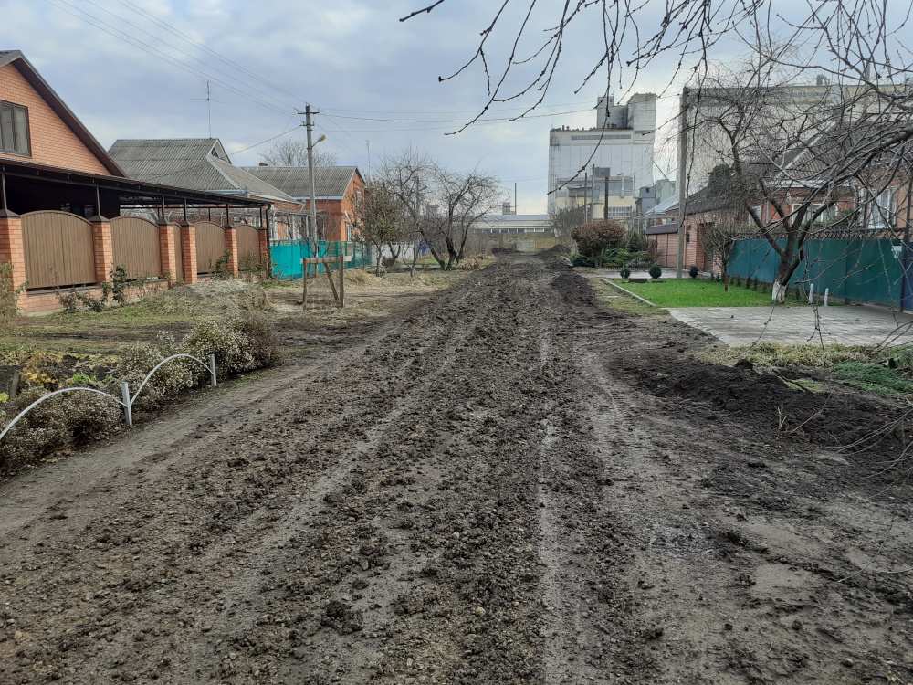 Ремонт водопровода на Выборной: не пройти, не проехать…