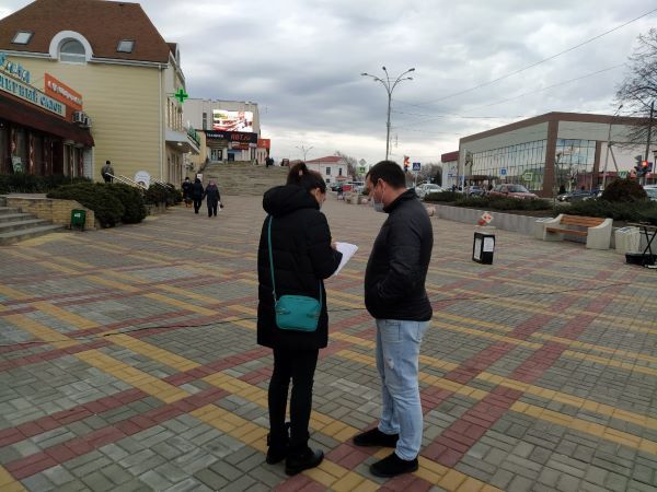В Усть-Лабинске за день собрали около тысячи подписей под обращением к губернатору