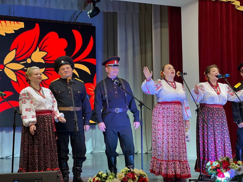 В городском Доме культуры прошел отчётный концерт «Вдоль Кубани-реки»